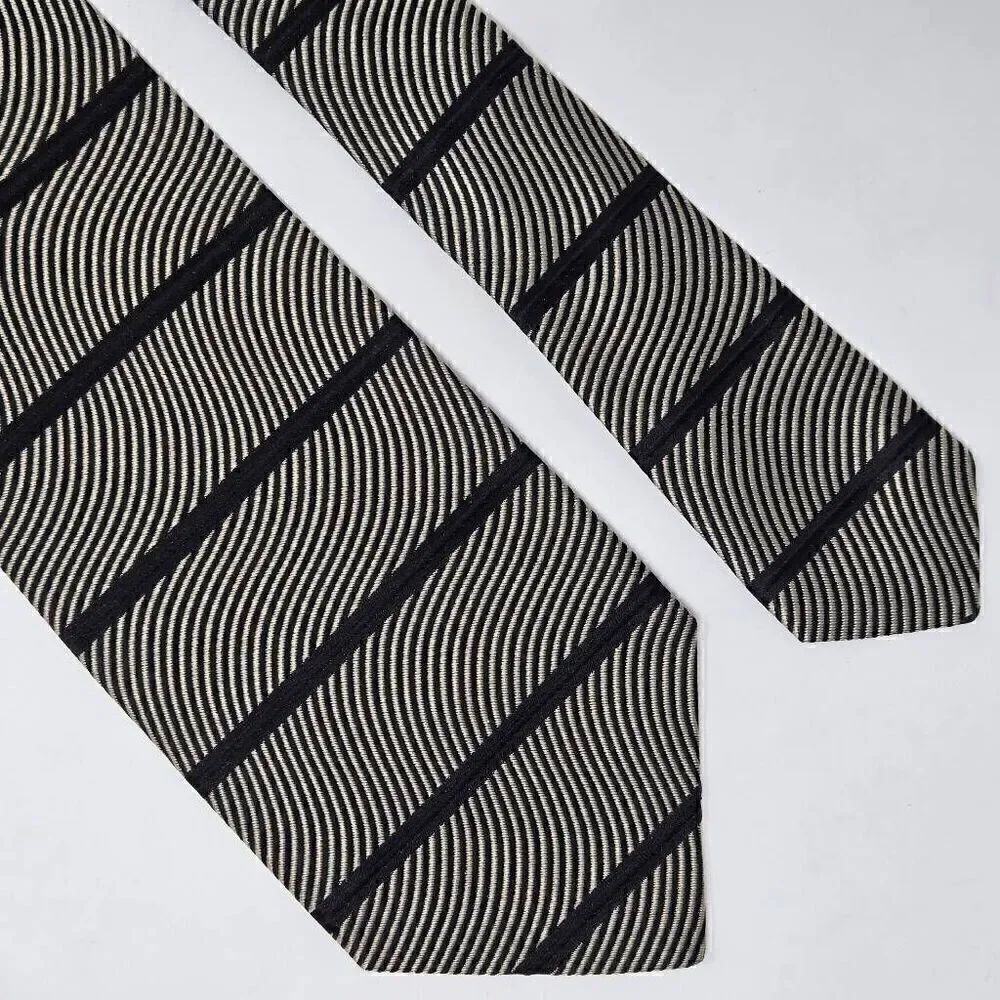 CIRO CITTERIO SILK TIE WHITE BLACK TEXTURED STRIPE LUXURY 3.75" X 58" READ